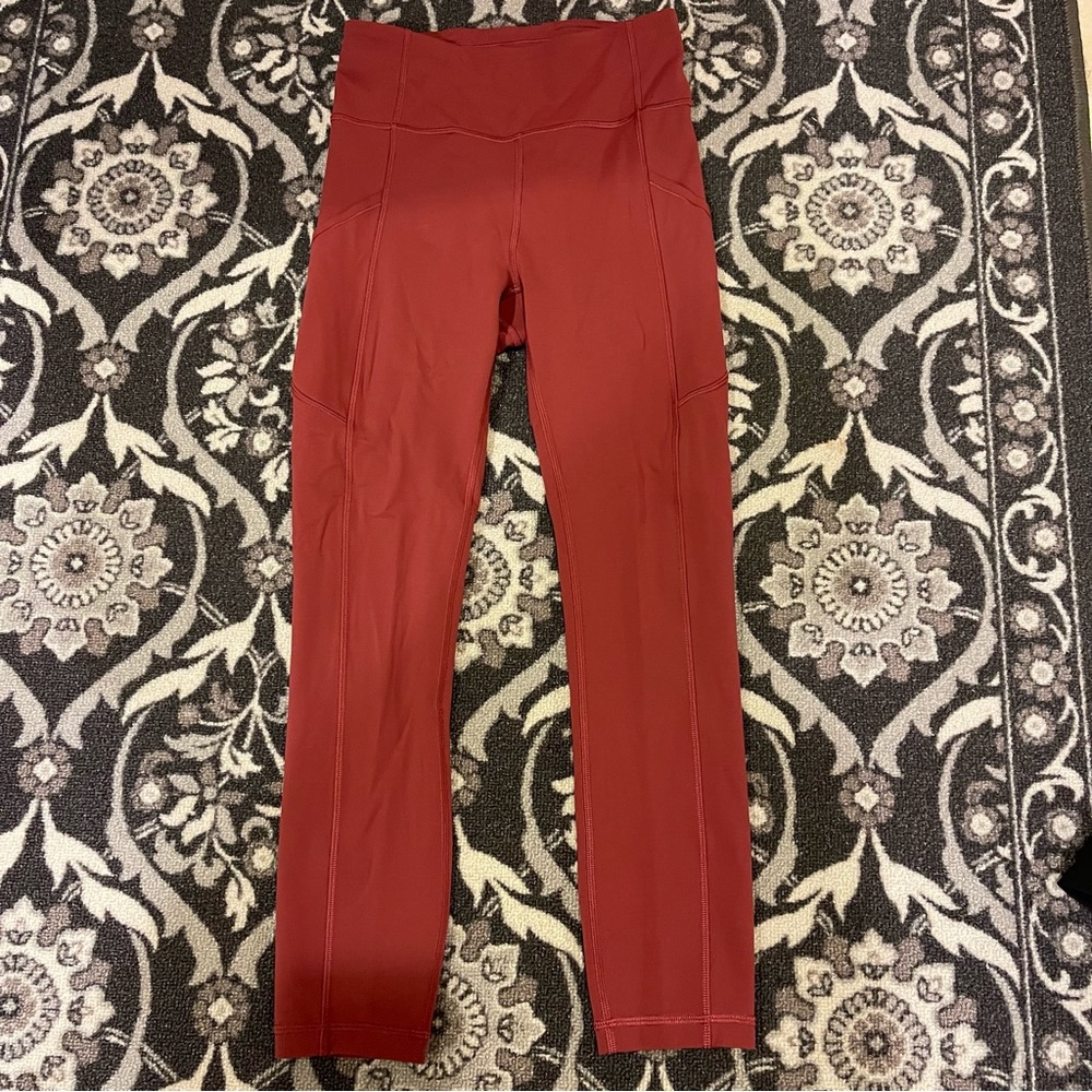 LULULEMON INVIGORATE HIGH RISE CROP
23" SIZE 4